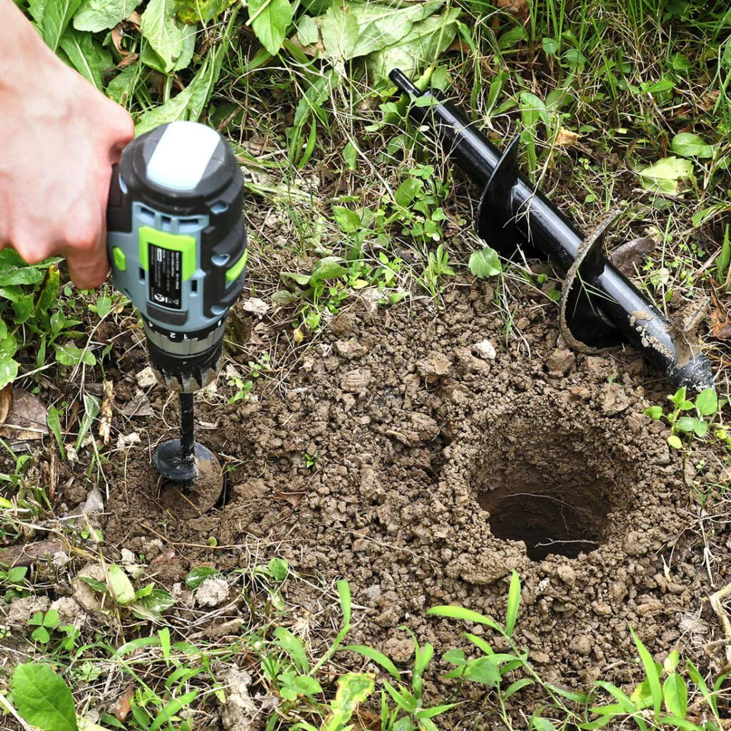 Spiralbohrer Set zum bohren von Erdlöchern im Garten