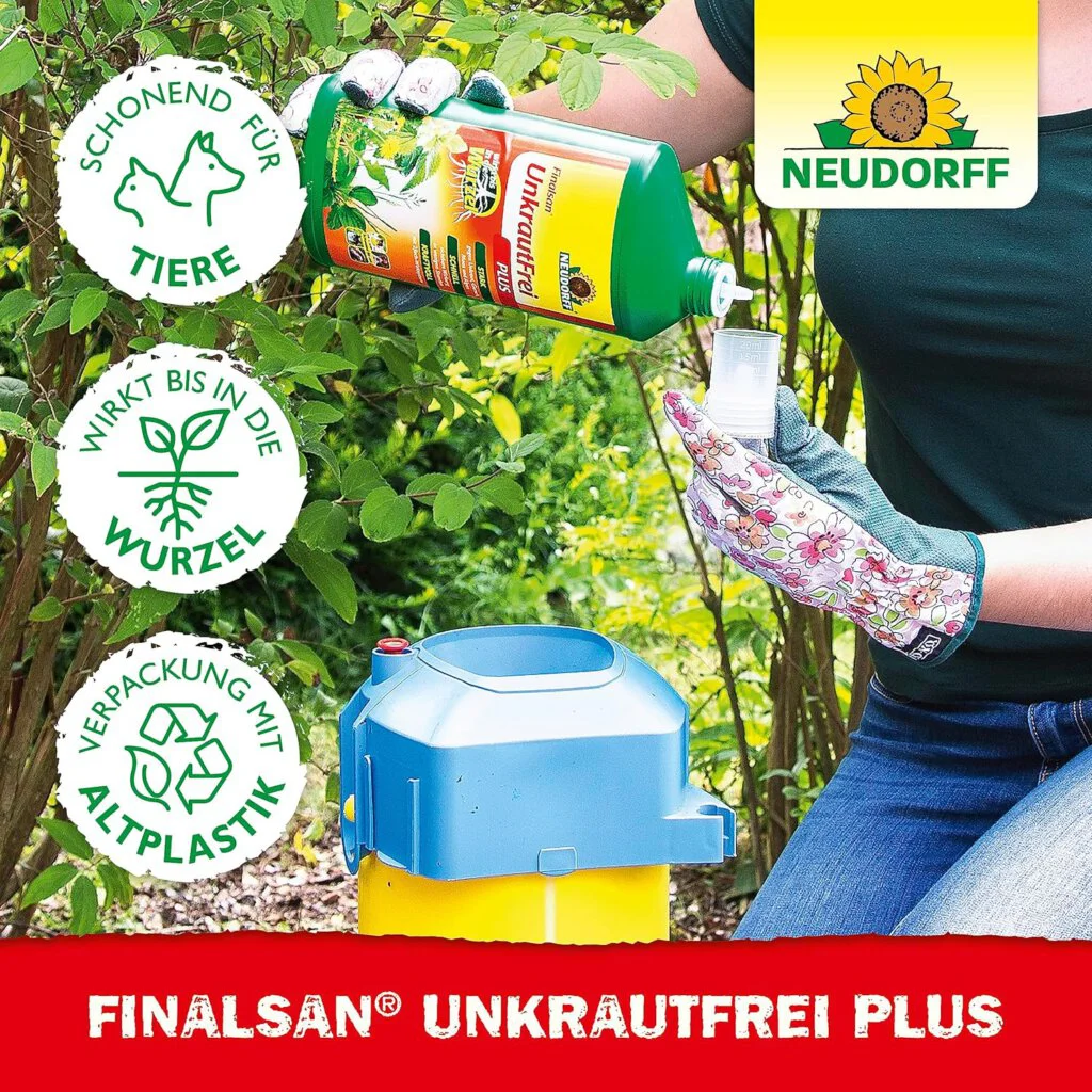 Eine Frau mit Gartenhandschuhen füllt Finalsan in einen Messbecher.